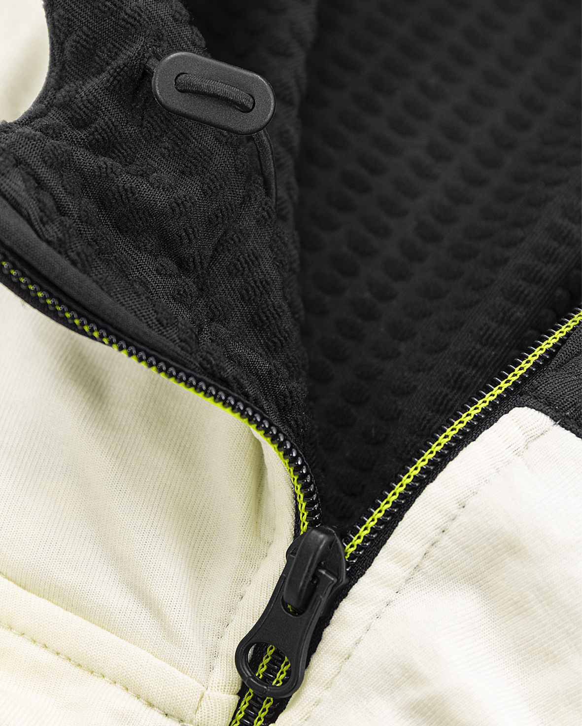 Funktions-Stretchjacke mit Kapuze 7871 GTD Funktions-Stretchjacke mit Kapuze 7871 GTD von Fristads, Detail Kapuze aus doppeltem Gewebe