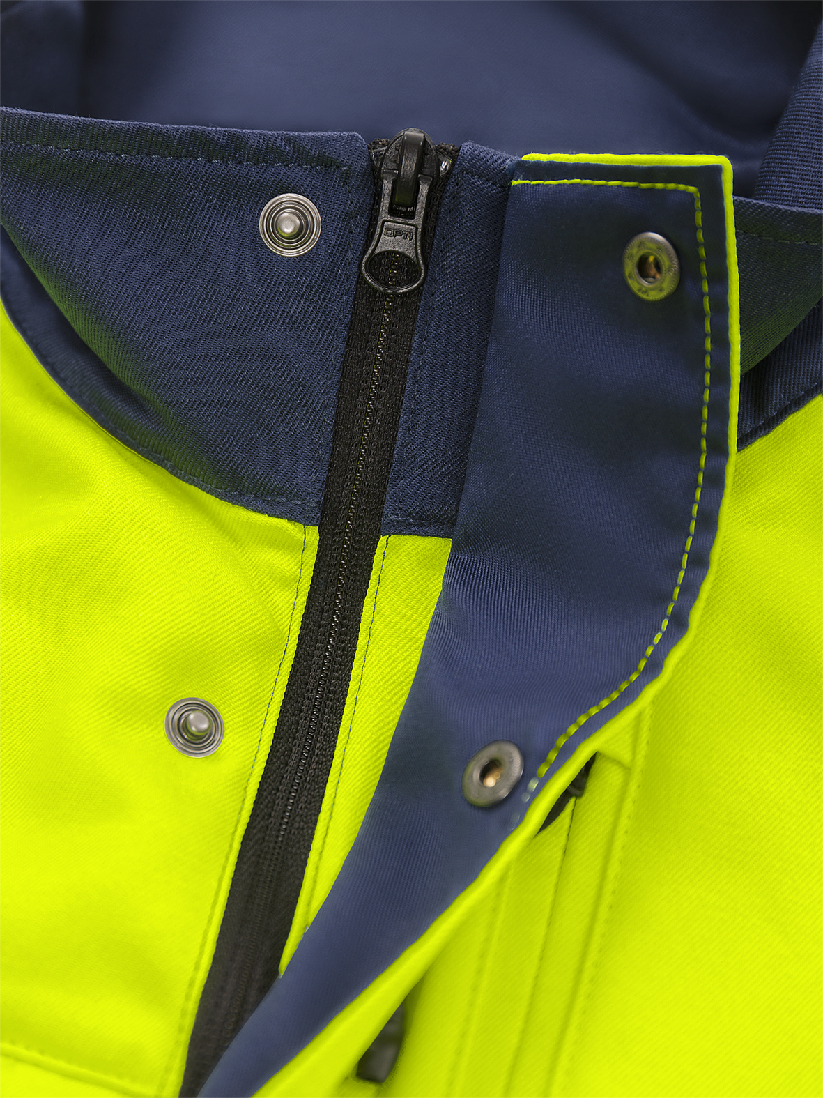 High Vis Green Jacke Damen Kl. 3 4068 GPLU High Vis Green Jacke Damen Kl. 3 4068 GPLU von Fristads, Detail verdeckter Reißverschluss mit Druckknopfleiste