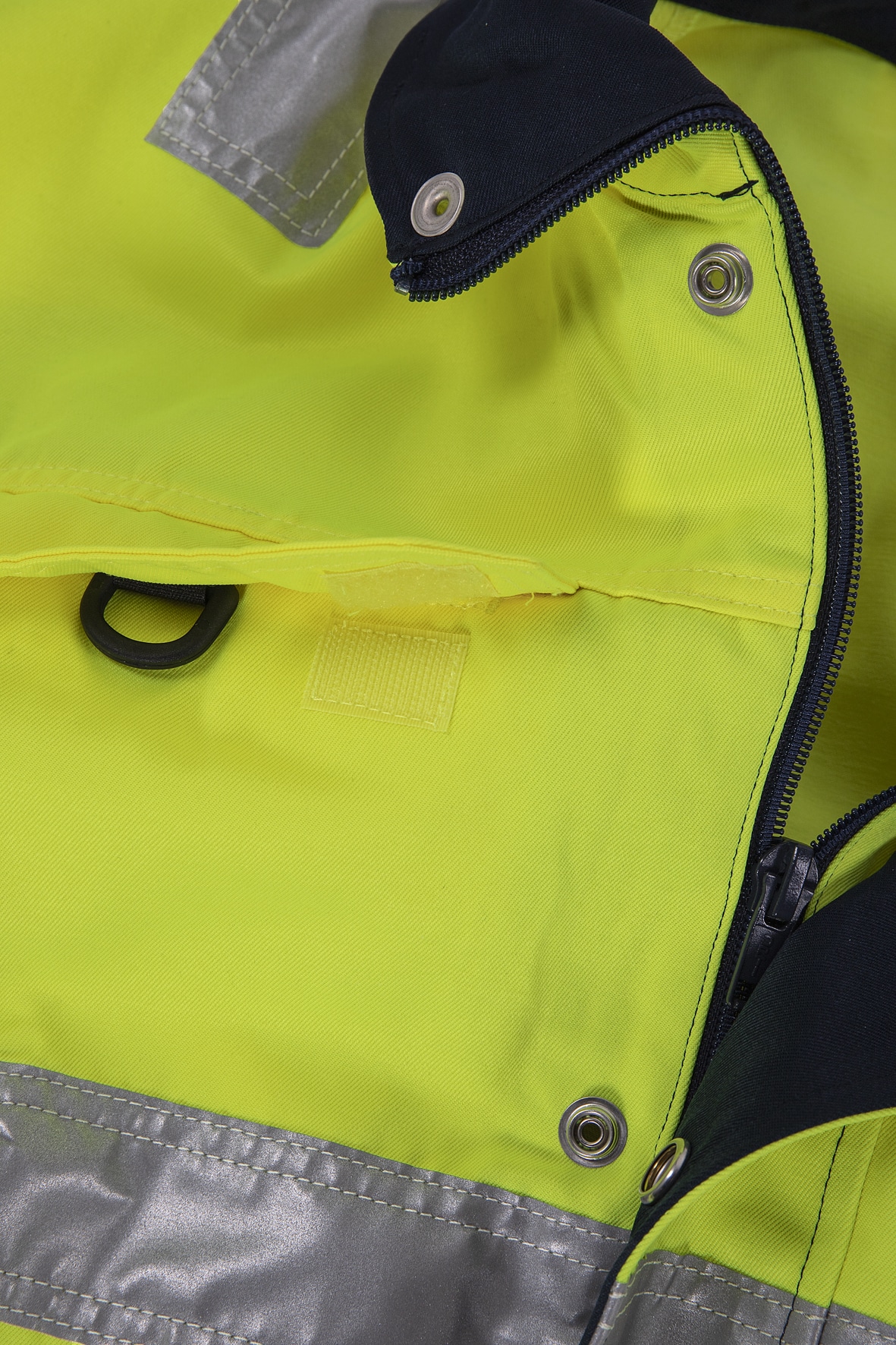 High Vis Overall Kl. 3 8601 TH High Vis Overall Kl. 3 8601 TH von Fristads, Detail Brusttasche mit Klettverschluss und D-Ring
