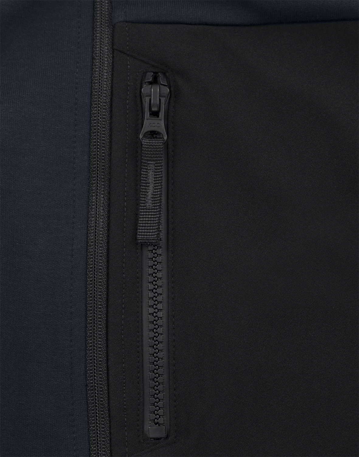 Sweatjacke Damen 7832 GKI Sweatjacke Damen 7832 GKI von Fristads, Detail Brusttasche mit Reißverschluss